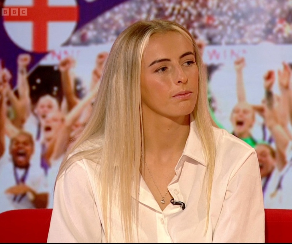 Re: CELEBRITIES IN BLOUSES 8257-re--celebrities-in-blouses.jpg