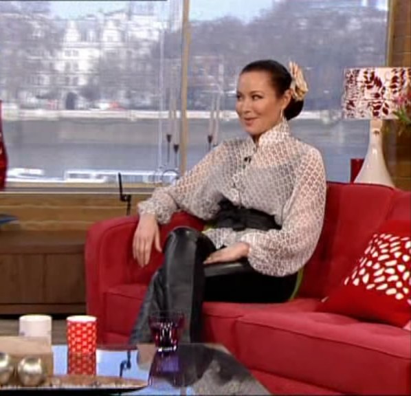 Re: CELEBRITIES IN BLOUSES 8274-re--celebrities-in-blouses.jpg