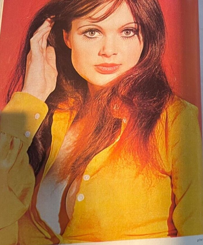 Re: CELEBRITIES IN BLOUSES 8291-re--celebrities-in-blouses.jpg