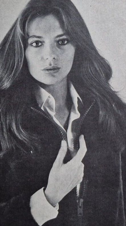 Re: CELEBRITIES IN BLOUSES 8411-re--celebrities-in-blouses.jpg