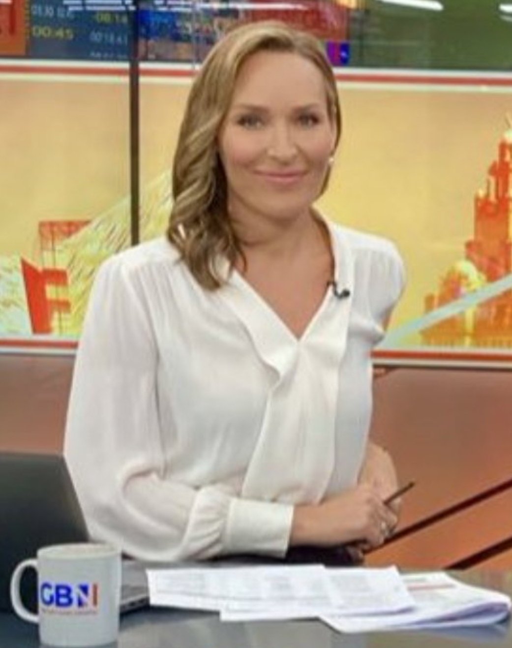 Re: CELEBRITIES IN BLOUSES 8425-re--celebrities-in-blouses.jpg