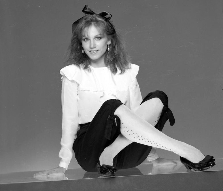 Re: CELEBRITIES IN BLOUSES 8502-re--celebrities-in-blouses.jpg