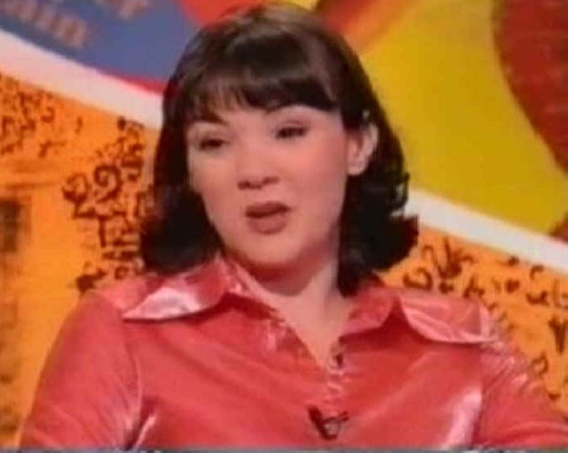 Re: CELEBRITIES IN BLOUSES 8565-re--celebrities-in-blouses.jpg