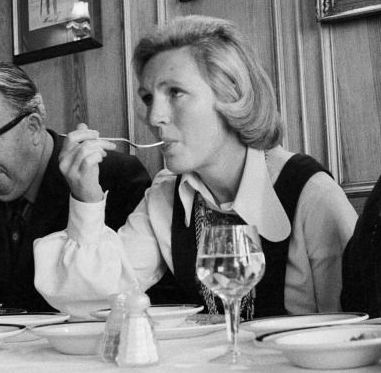 Re: CELEBRITIES IN BLOUSES 8571-re--celebrities-in-blouses.jpg