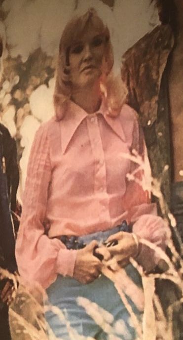 Re: CELEBRITIES IN BLOUSES 8626-re--celebrities-in-blouses.jpg