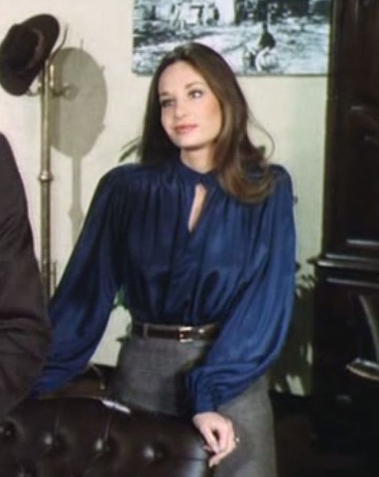 Re: CELEBRITIES IN BLOUSES 8652-re--celebrities-in-blouses.jpg