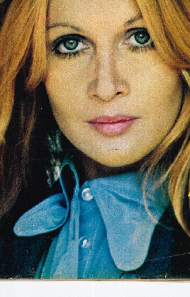 Re: CELEBRITIES IN BLOUSES 8707-re--celebrities-in-blouses.jpg