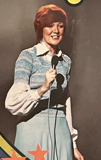 Re: CELEBRITIES IN BLOUSES 8717-re--celebrities-in-blouses.jpg