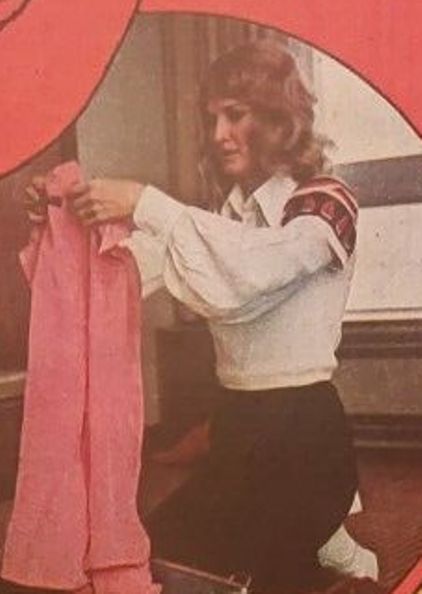 Re: CELEBRITIES IN BLOUSES 8786-re--celebrities-in-blouses.jpg