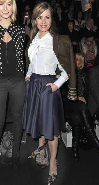 Re: CELEBRITIES IN BLOUSES 8824-re--celebrities-in-blouses.jpg