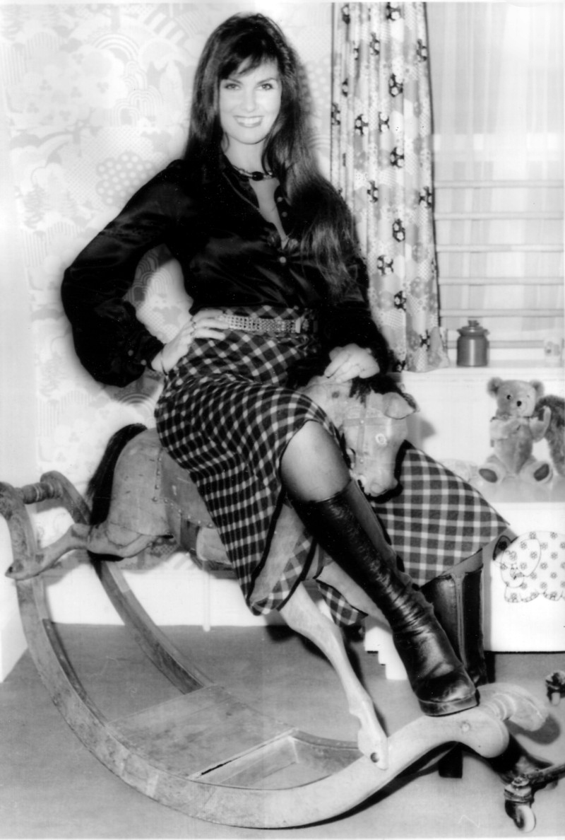 Re: CELEBRITIES IN BLOUSES 8846-re--celebrities-in-blouses.jpg