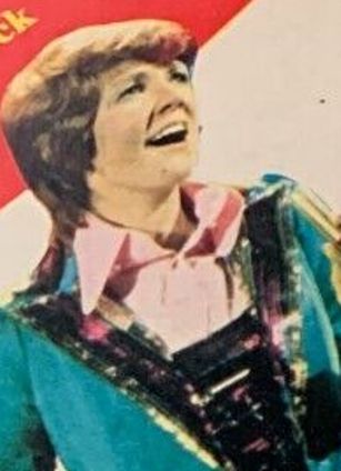 Re: CELEBRITIES IN BLOUSES 8874-re--celebrities-in-blouses.jpg