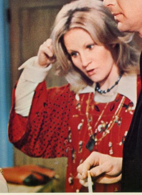 Re: CELEBRITIES IN BLOUSES 9091-re--celebrities-in-blouses.jpg