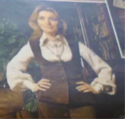 Re: CELEBRITIES IN BLOUSES 9104-re--celebrities-in-blouses.jpg