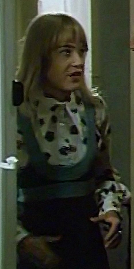 Re: CELEBRITIES IN BLOUSES 9153-re--celebrities-in-blouses.jpg