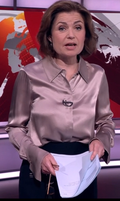 Re: CELEBRITIES IN BLOUSES 9170-re--celebrities-in-blouses.jpg