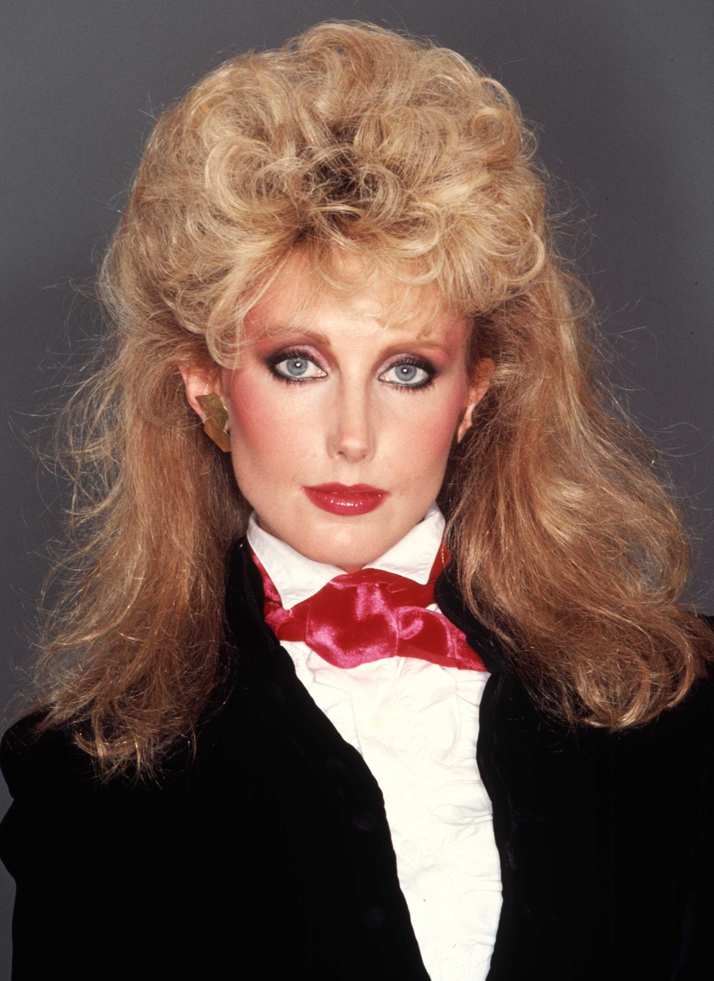 Re: CELEBRITIES IN BLOUSES 9185-re--celebrities-in-blouses.jpg