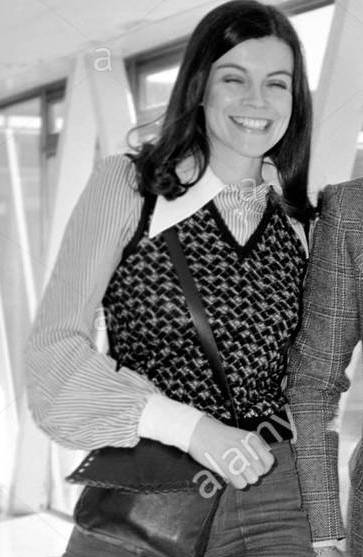 Re: CELEBRITIES IN BLOUSES 9212-re--celebrities-in-blouses.jpg