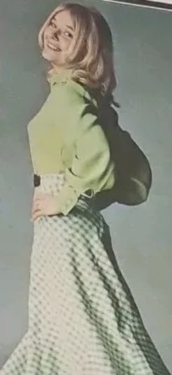 Re: CELEBRITIES IN BLOUSES 9372-re--celebrities-in-blouses.jpg