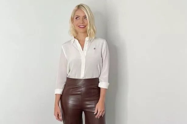 Re: CELEBRITIES IN BLOUSES 9420-re--celebrities-in-blouses.jpg