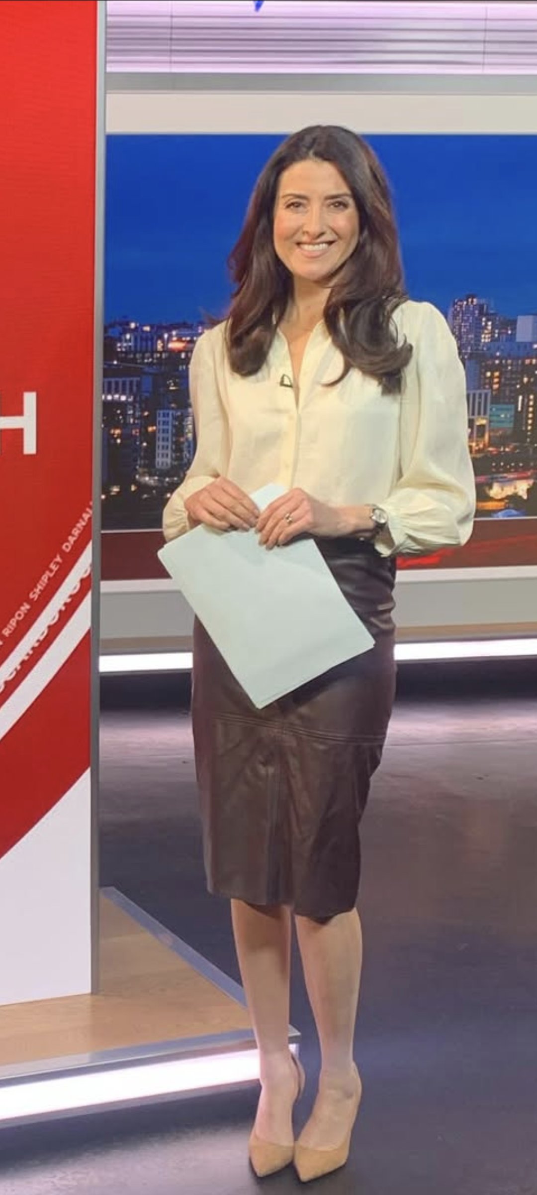 Re: CELEBRITIES IN BLOUSES 9428-re--celebrities-in-blouses.jpg