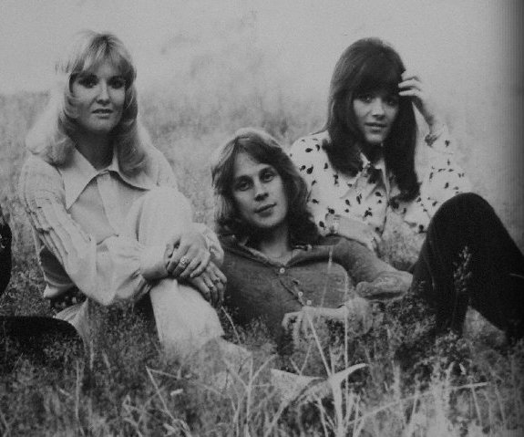 Re: CELEBRITIES IN BLOUSES 9601-re--celebrities-in-blouses.jpg