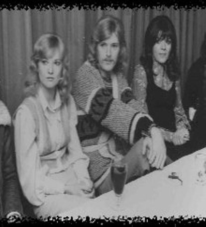 Re: CELEBRITIES IN BLOUSES 9602-re--celebrities-in-blouses.jpg