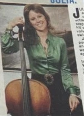 Re: CELEBRITIES IN BLOUSES 9841-re--celebrities-in-blouses.jpg